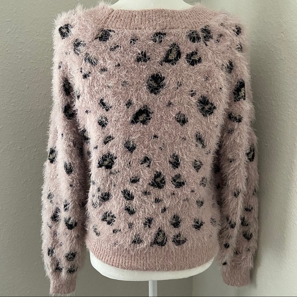 Freshman | Cheetah Print Fuzzy Sweater - Picture 5 of 5
